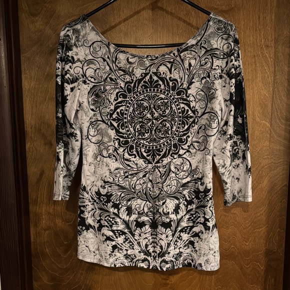 Elegant Black and White Women's Top - Picture 1 of 4